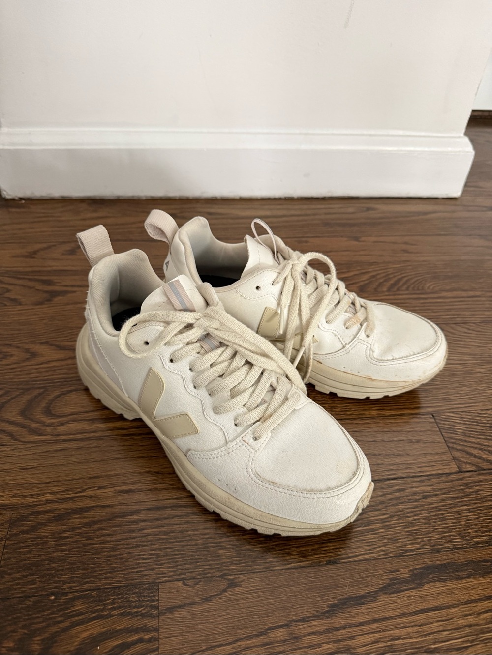 Veja Women's Cream/Beige V-10 Chunky Sneakers